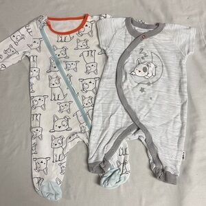 Ellen DeGeneres - set of 2 Baby Onesie Sleepers in Gray and White